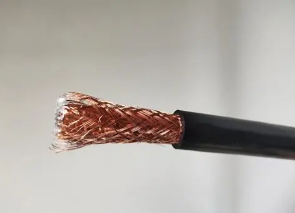 工廠電氣維護(hù)的同行對于電纜的選擇都是繞不開的話題.jpg 工廠電氣維護(hù)的同行對于電纜的選擇都是繞不開的話題.jpg